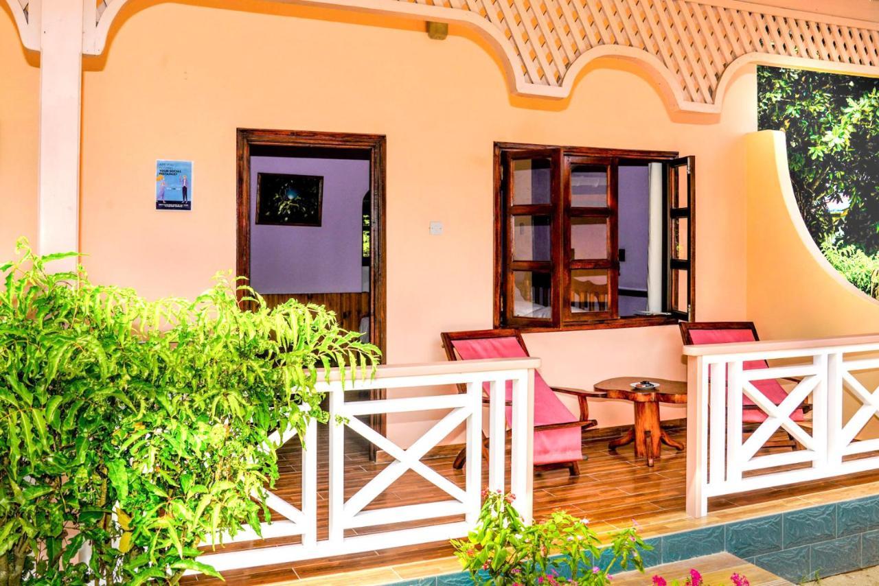 Bernique Guesthouse Ла-Діг Екстер'єр фото